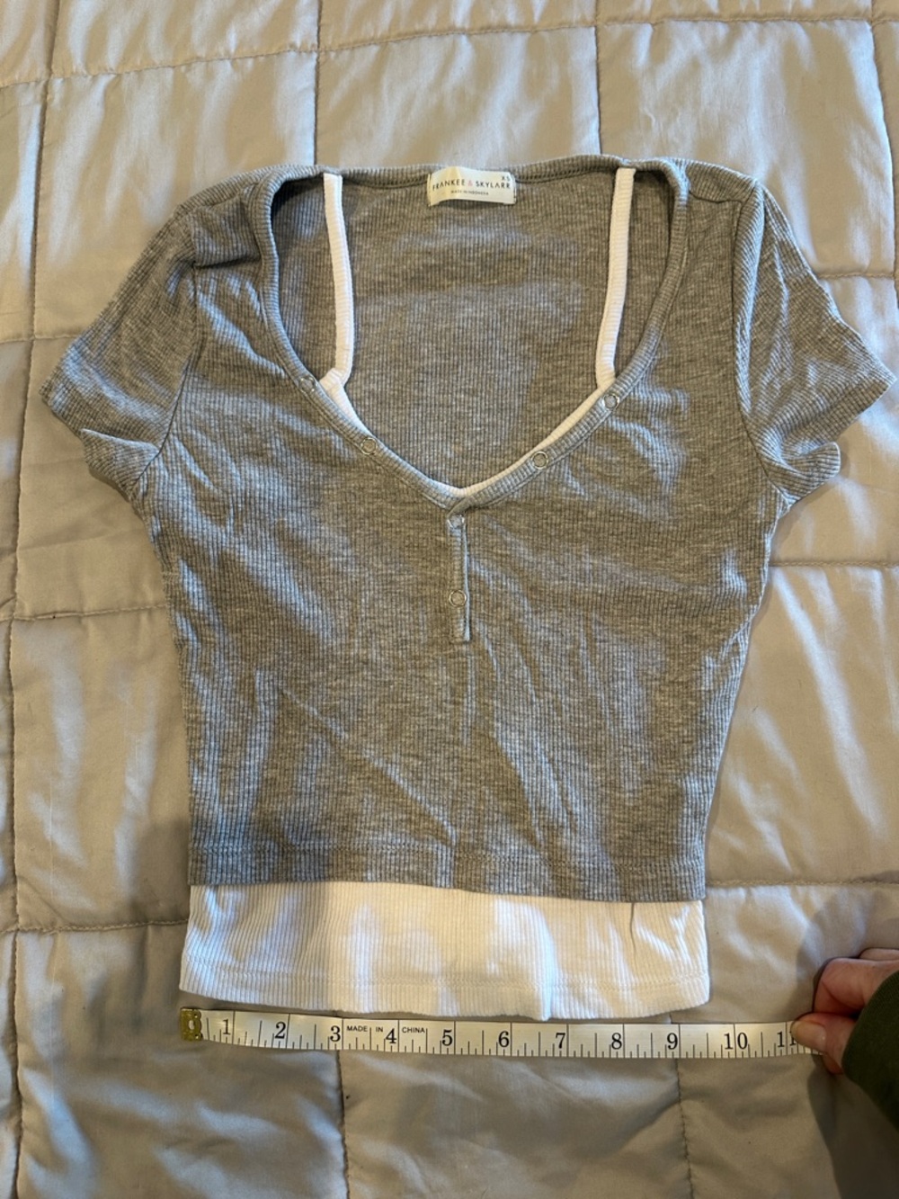 Frankee & Skylar Ribbed Gray Top